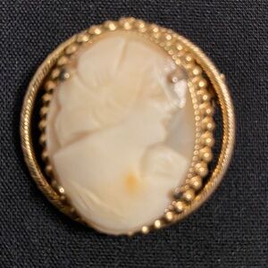 Vintage Cameo Brooch Pin Carved Shell Portrait Woman Right Facing Gold Tone